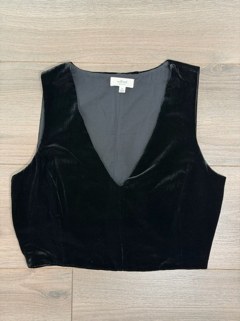 Aritzia Wilfred Black Velvet V-Neck Crop Top